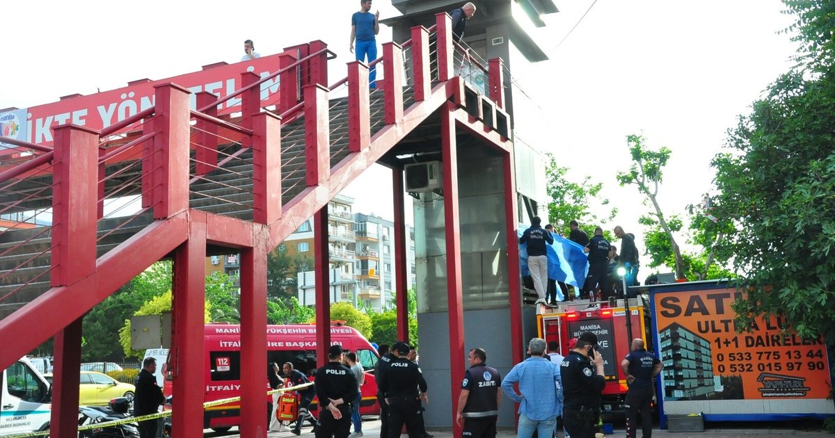 Manisa'da üstgeçit asansöründe genç adam feci şekilde öldü