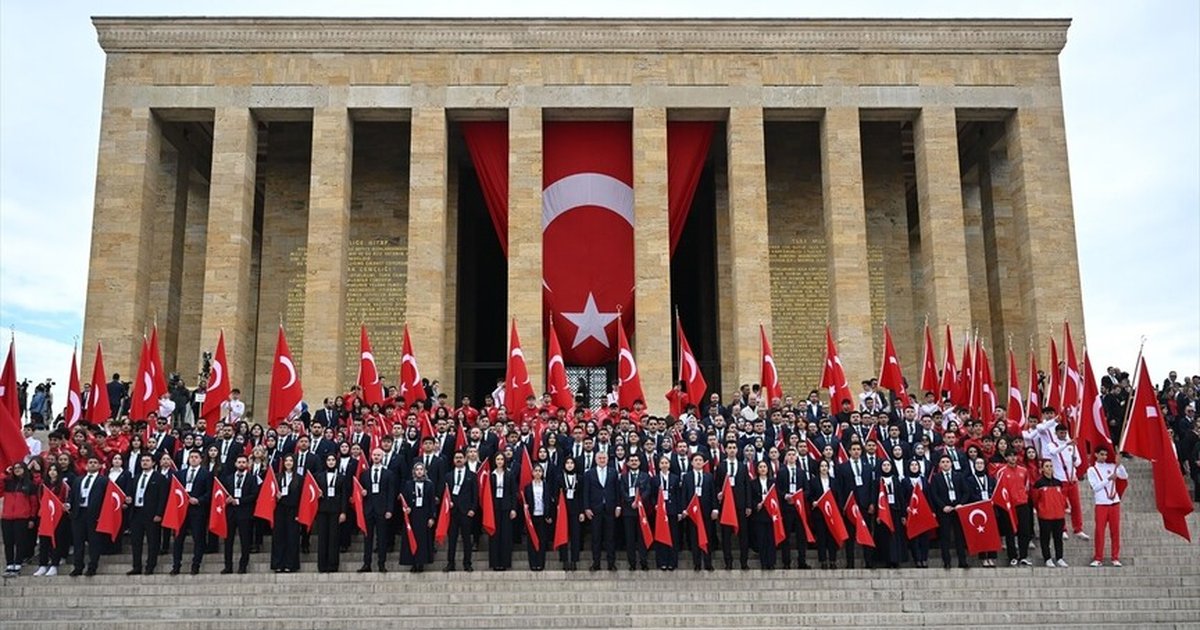 81 ilden gençler Anıtkabir'i ziyaret etti