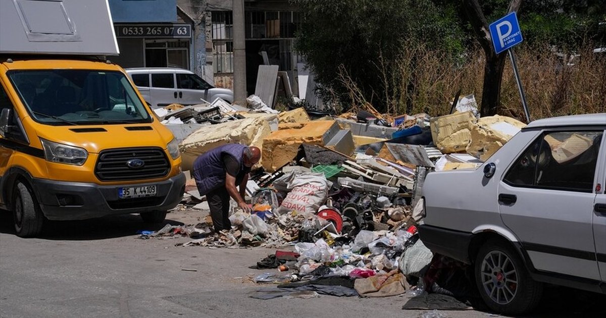 İzmir Karabağlar Sanayi Sitesi'nde Atık Yığınları Tepki