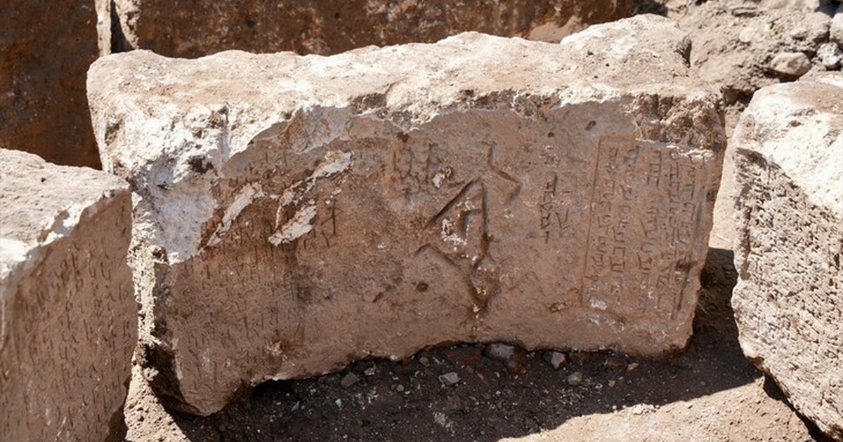 Midyat'ta yol çalışmasında tarihi yazıt bulundu