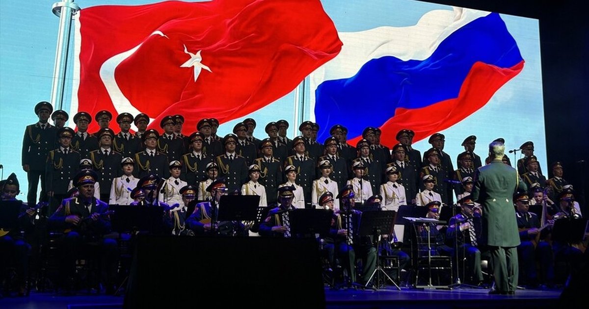 Aleksandrov Koro ve Hayko Cepkin Harbiye'de Sahne Buluşması