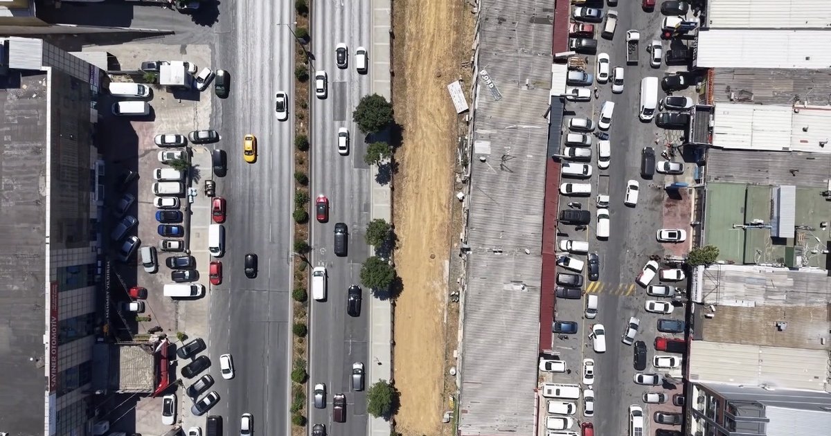Başakşehir'de sanayi sitesinde otopark için ağaçlar kesildi