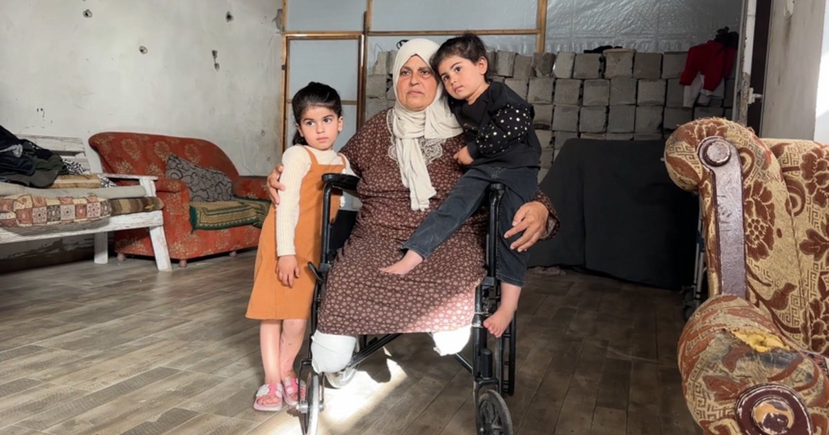 Filistinli nine, torunlarına bakmaya çalışıyor
