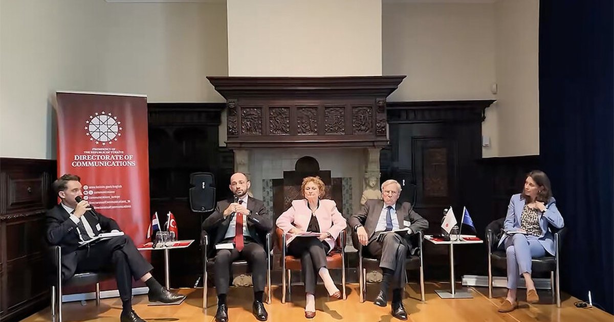 Lahey'de NATO'nun Geleceği Paneli Düzenlendi