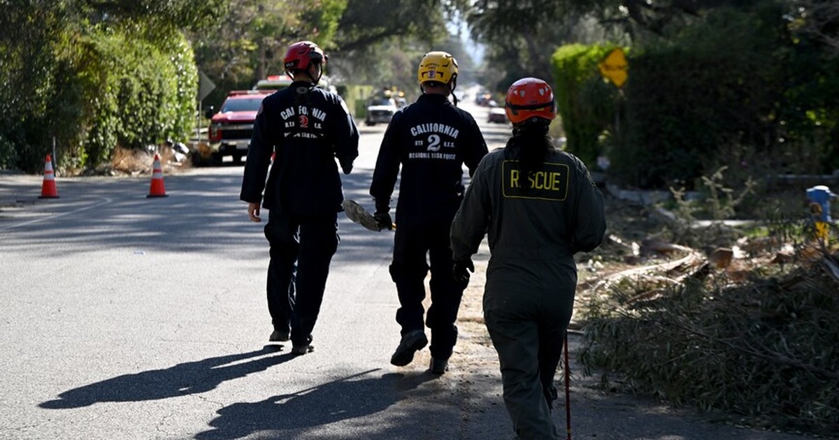 ABD Los Angeles'ta depo yangını: Dışarı çıkmayın