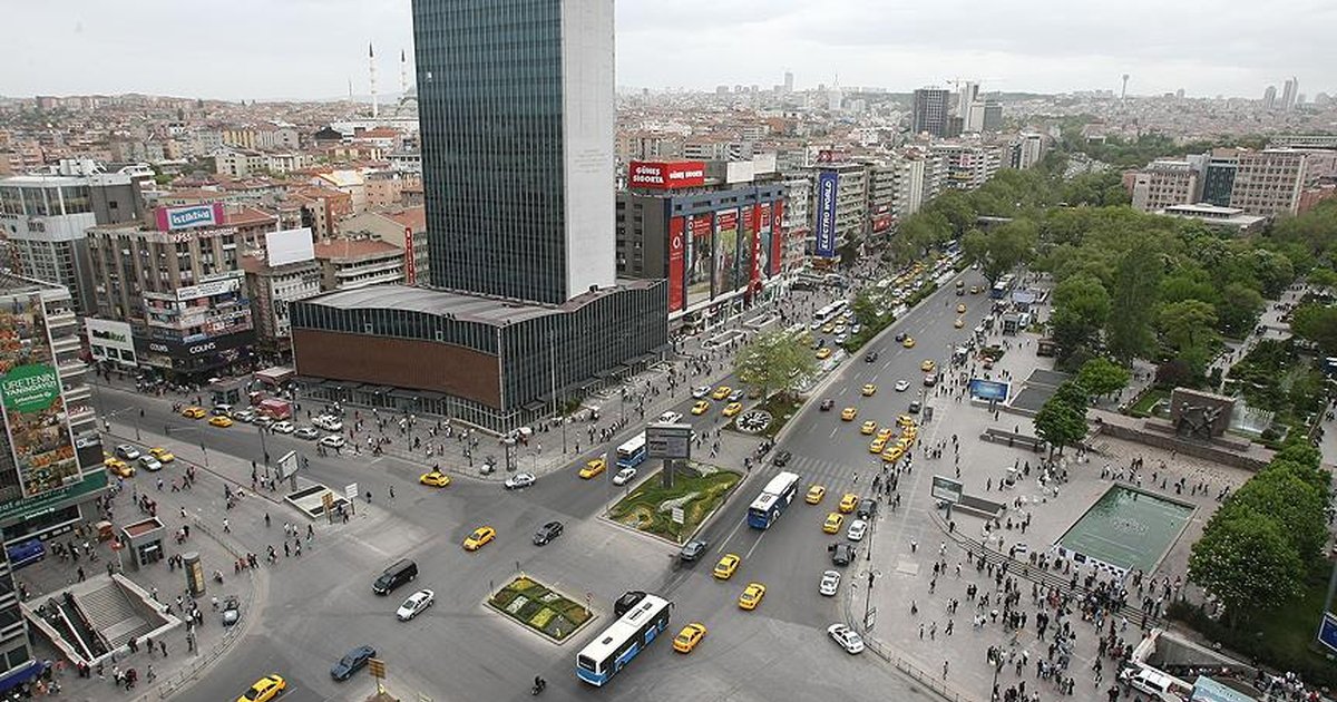 NATO Zirvesi öncesi Ankara'da mazgalların seviyeye getirilmesi
