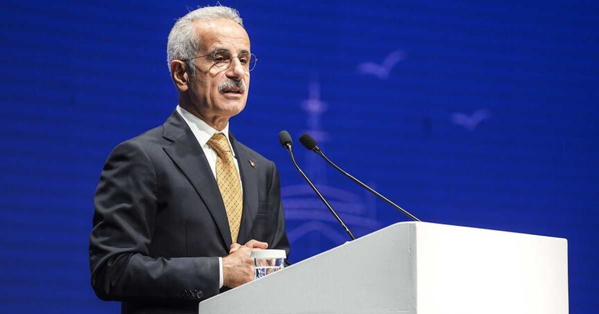 Ulaştırma Bakanı Uraloğlu Denizcilik Zirvesi'nde konuştu