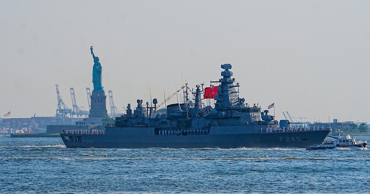 TCG Oruçreis ABD'nin kuruluş yılını kutladı