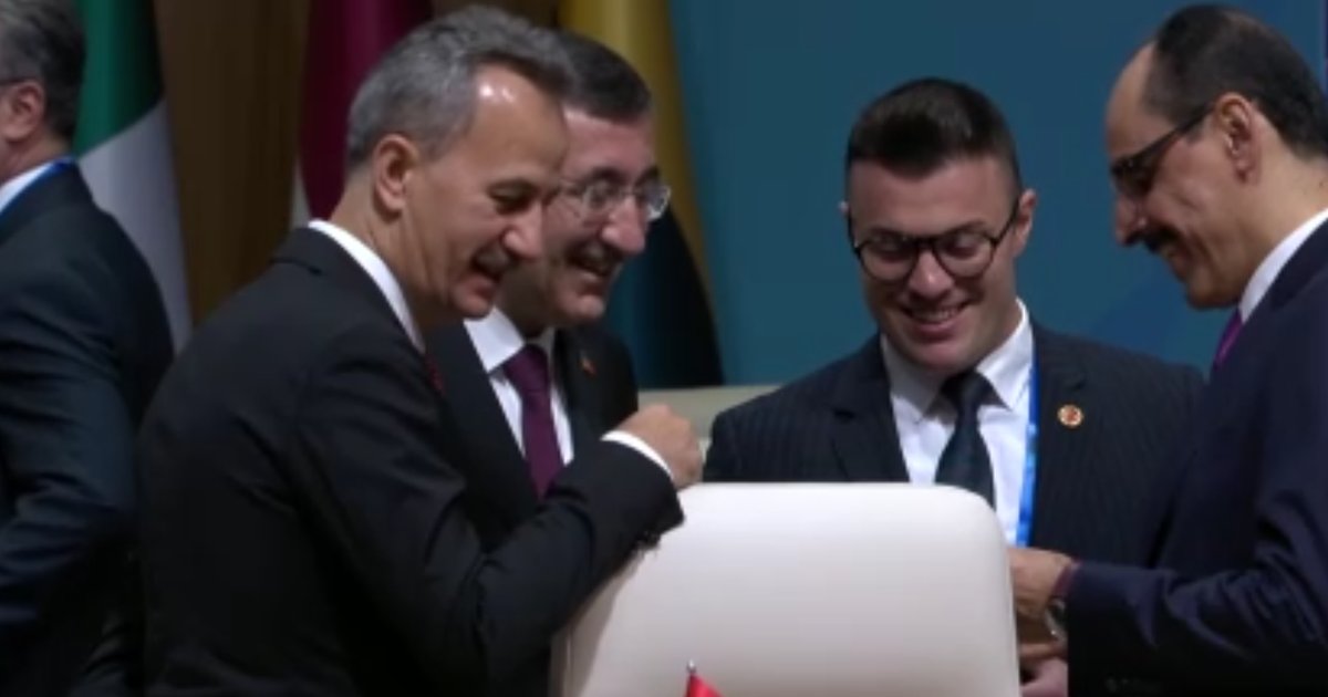 Cumhurbaşkanı Erdoğan'ın kalemi NATO Zirvesi'nde ilgi odağı oldu