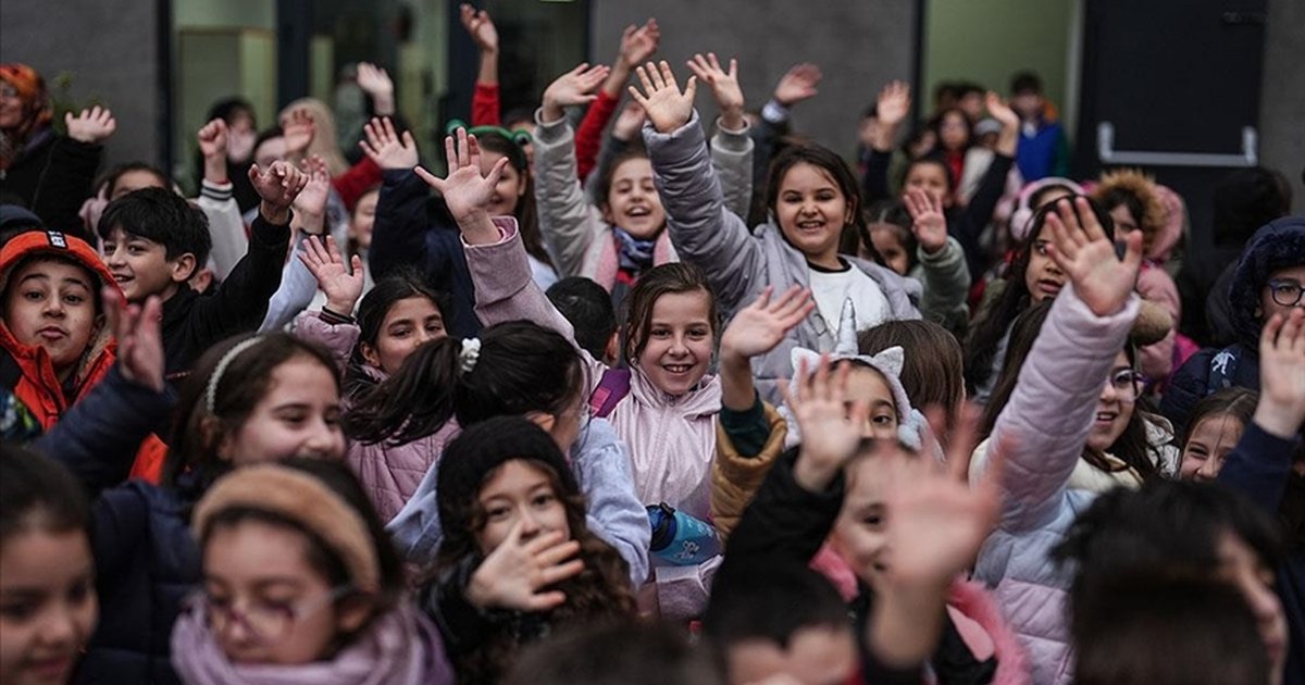 Okullarda Ara Tatil Kaldırılıyor: Yeni Dönem Eylül'de Başlayabilir