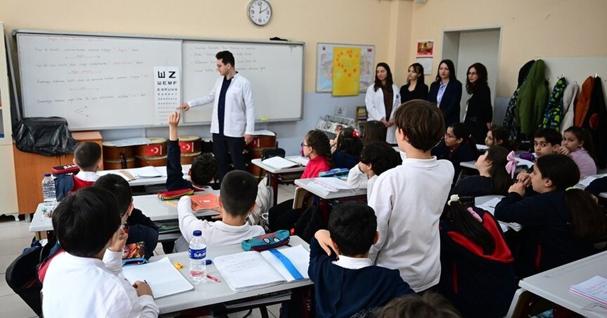 İstanbul'daki ilkokullarda işitme ve göz taraması