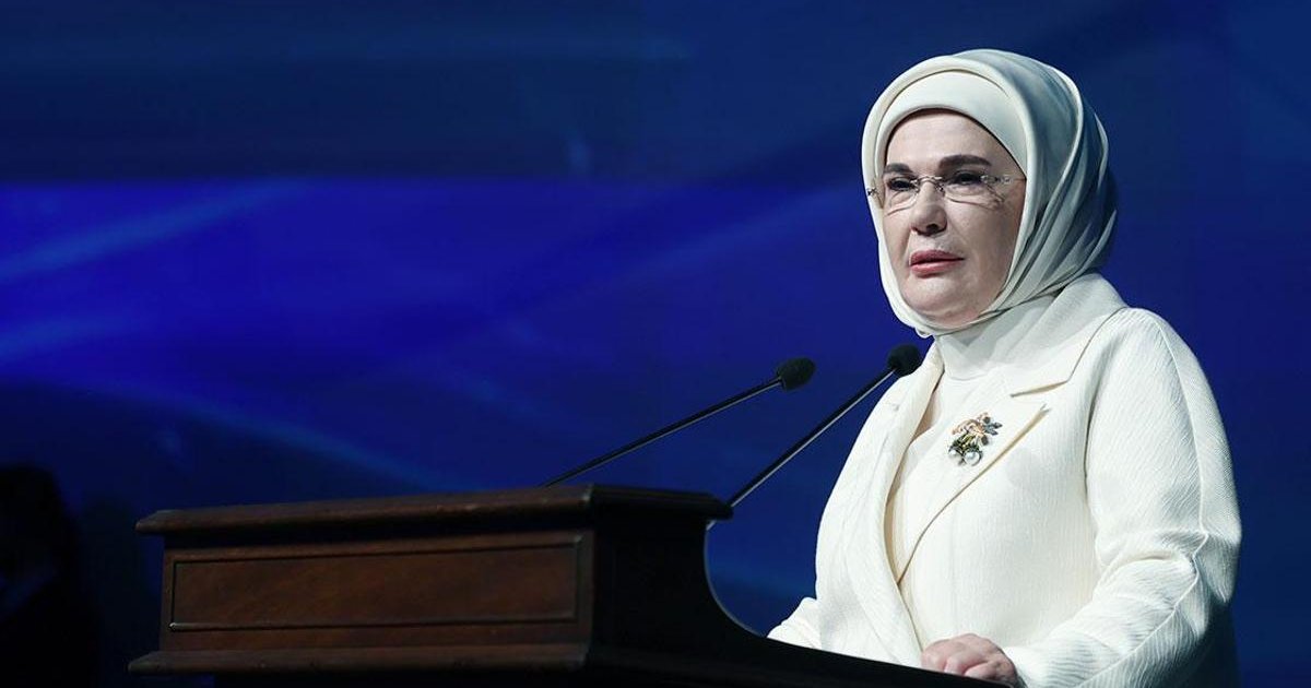 Emine Erdoğan'dan öğrencilere tebrik mesajı