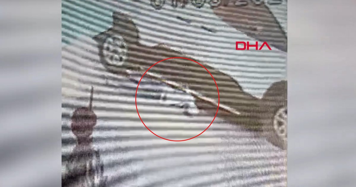 Adana'da çocuk aracın altından son anda kurtarıldı