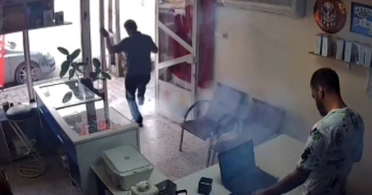 Adana'da tamir edilen cep telefonu bataryası patladı