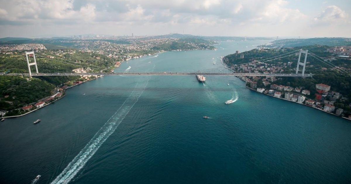 İstanbul Boğazı'nda gemi trafiği çift yönlü askıya alındı