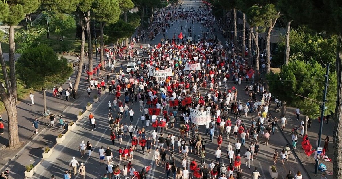 Arnavutluk'ta turizm projesine karşı gösteriler 15. gününde