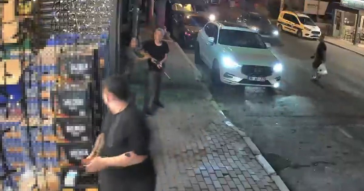 İzmir'de mahalle ortasında silahlı gerilim