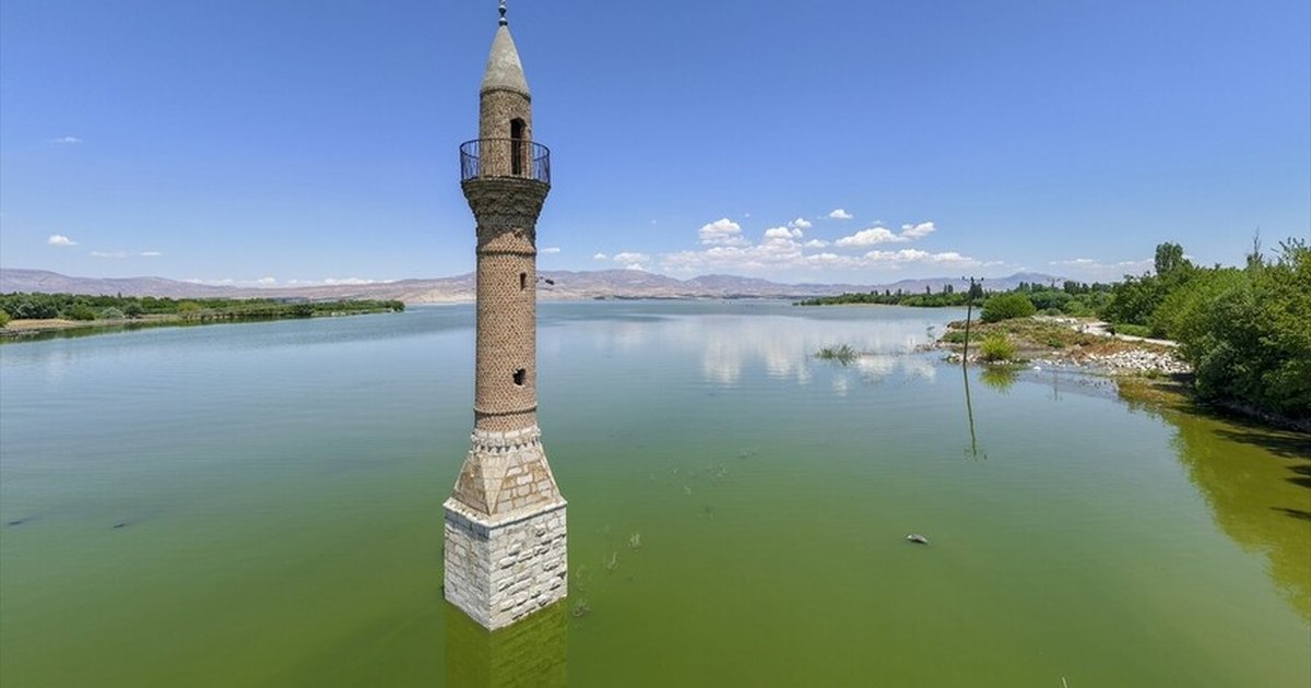 Karakaya Barajı çevresi su altında kaldı