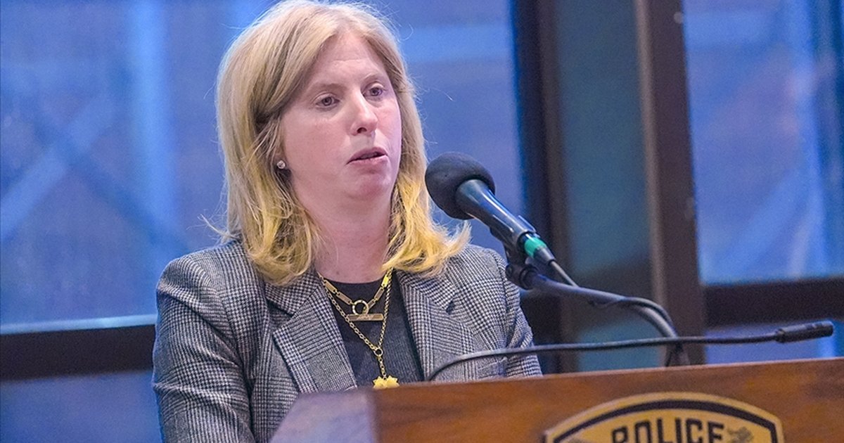 New York'ta Polislere Kar Topu Yağmuru: Soruşturma Başlatıldı