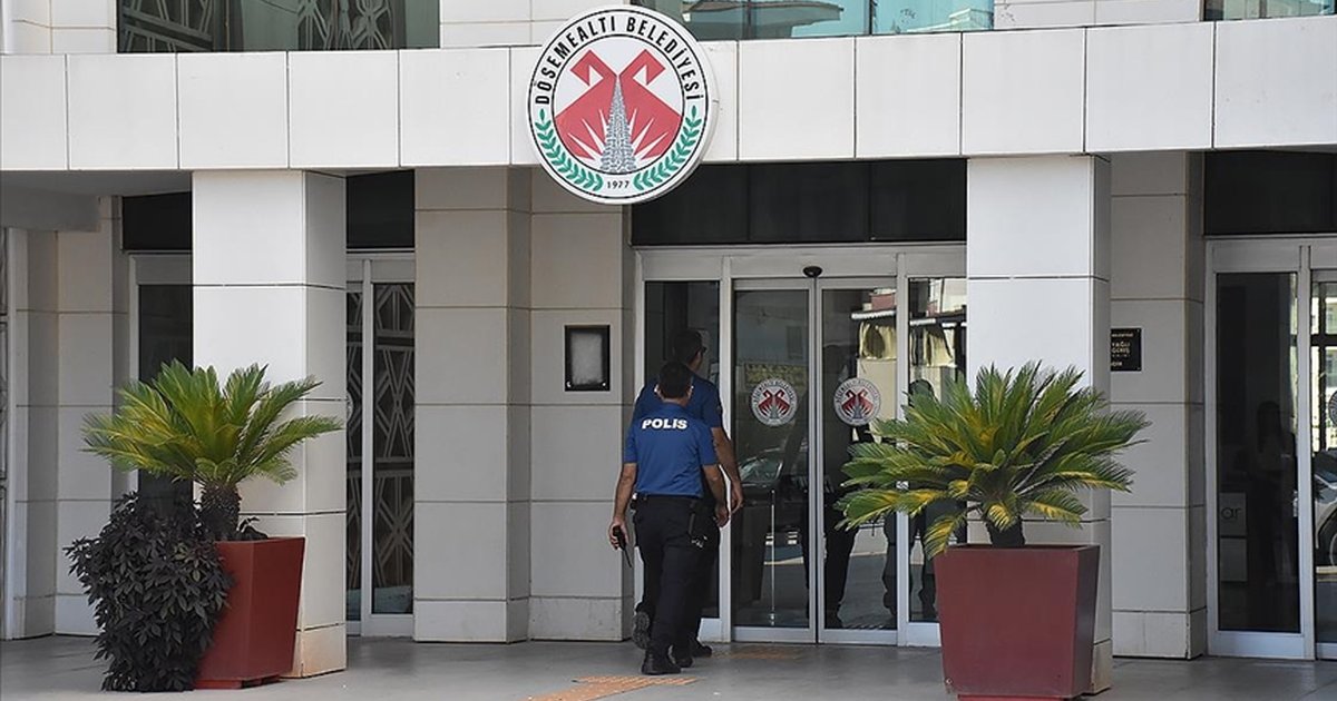 Döşemealtı Belediyesi soruşturmasında 22 gözaltı kararı