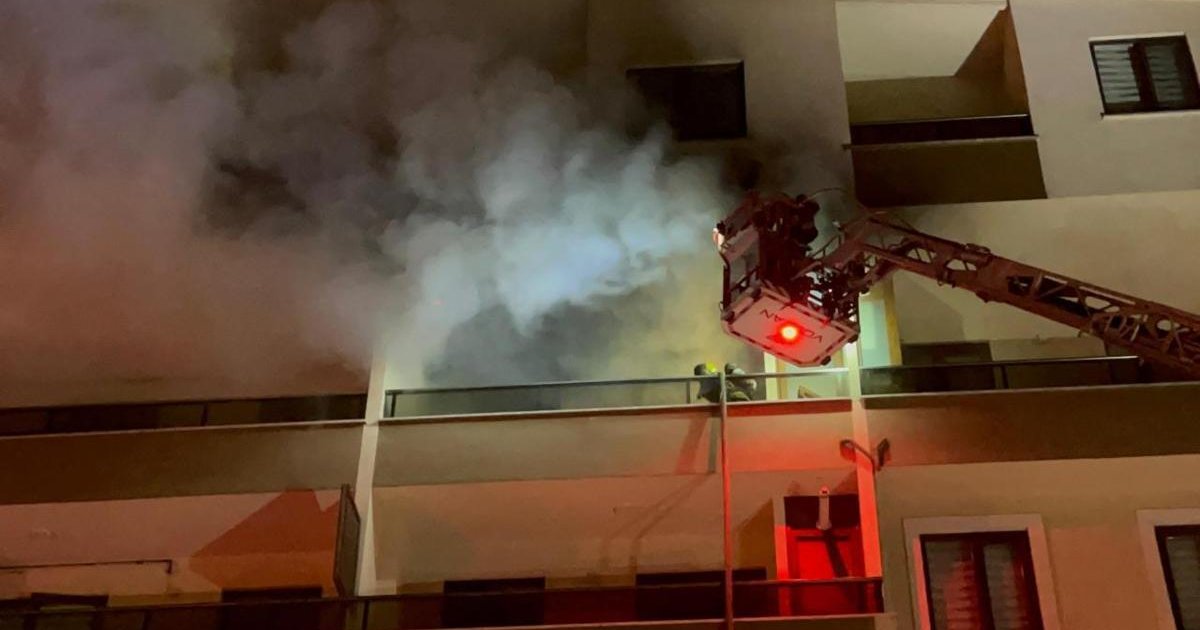 Bursa'da 5 katlı binada yangın: 1 kişi dumandan etkilendi