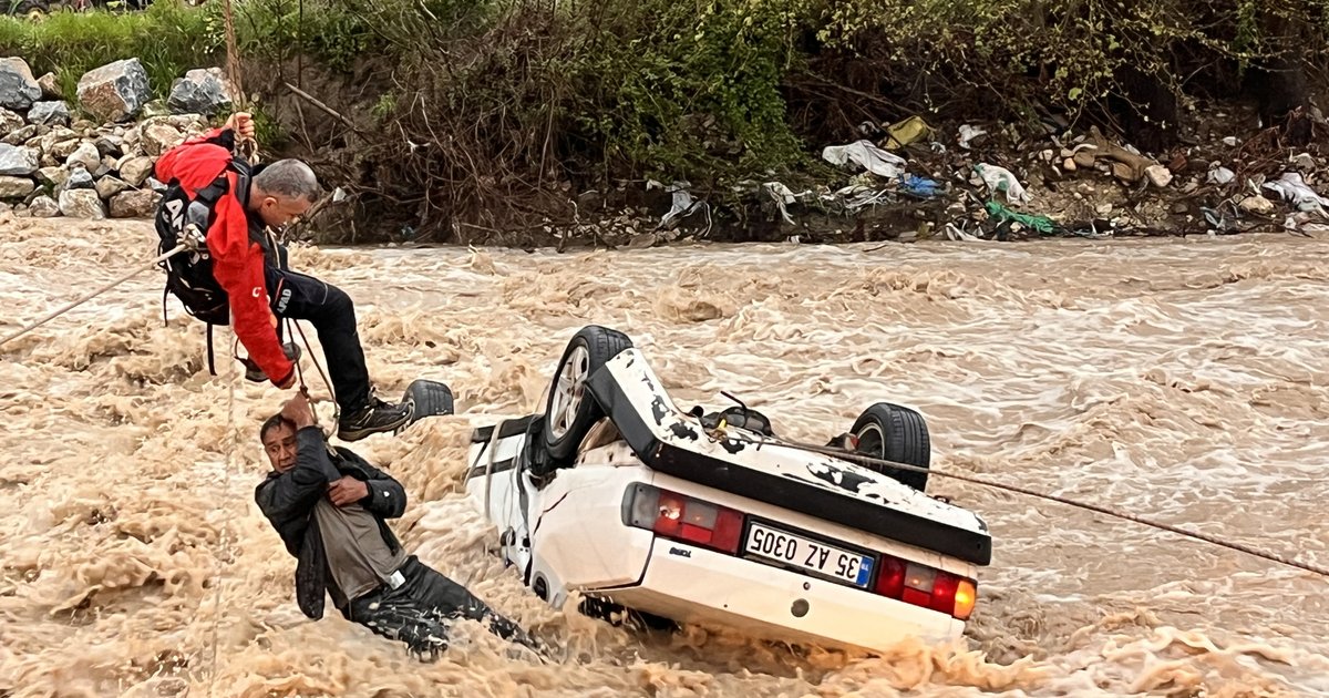 Muğla'da otomobil sele kapıldı: 1 ölü, 1 kurtarıldı