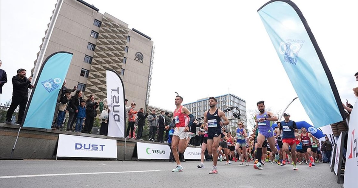 1920 Koşusu'nda kazananlar Derya Kunur ve Adel Mechaal