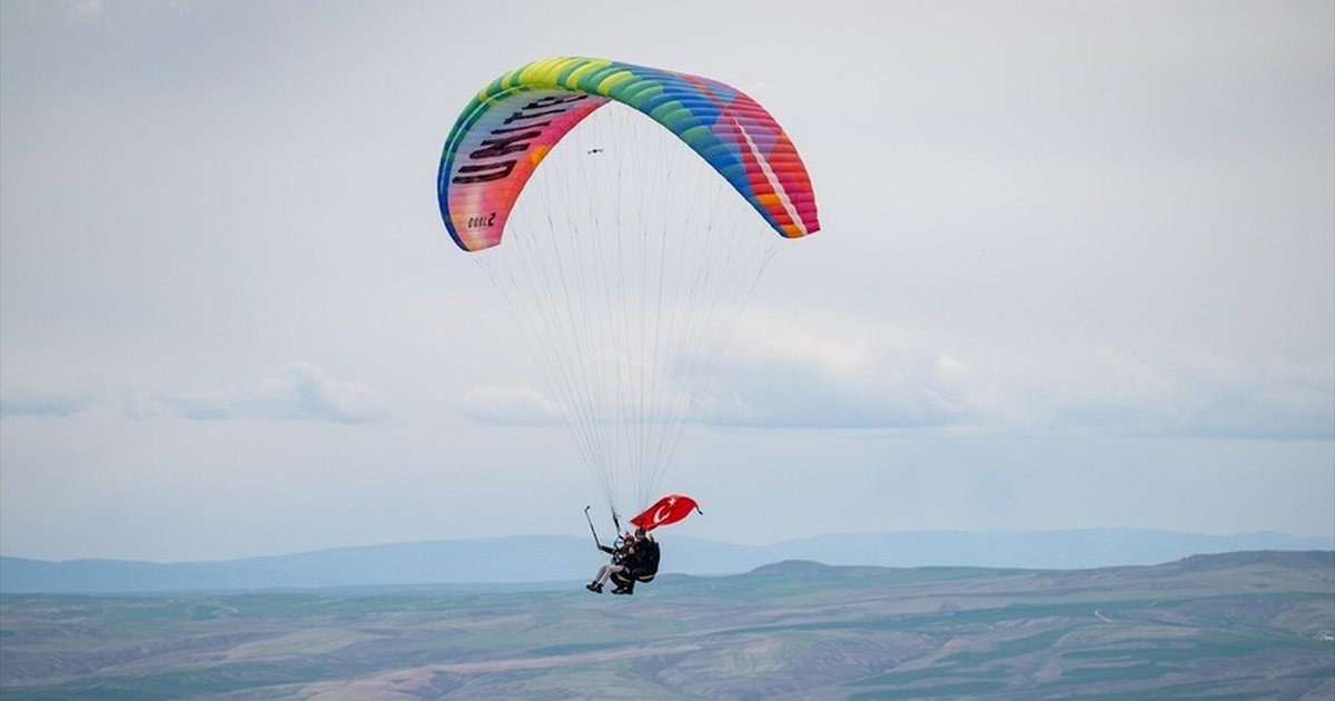 Komiser Oğuz Er'den Polis Haftası'na özel uçuş