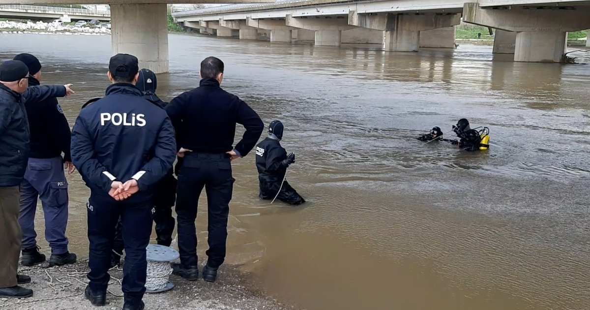 Bursa'da dereye gömülen araç sürücüsü hayatını kaybetti