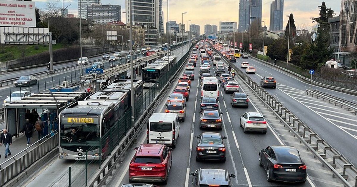 İstanbul'da trafik yoğunluğu yüzde 87'ye çıktı