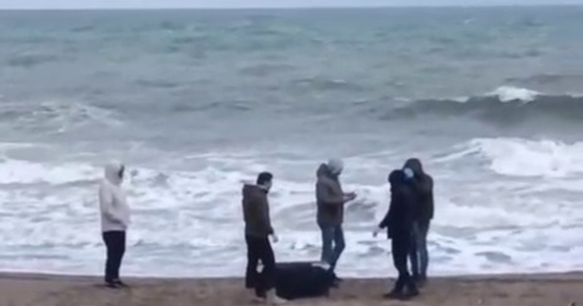 Karasu sahilinde uyuşturucu bulundu
