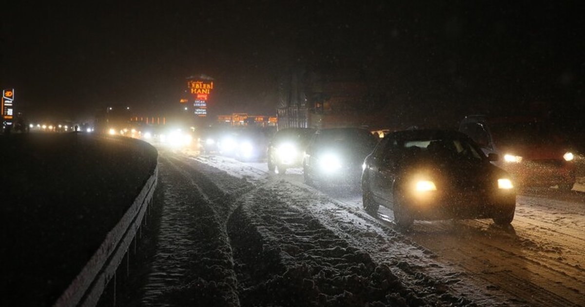 Denizli ve Afyonkarahisar'da kar yağışı etkisini sürdürüyor