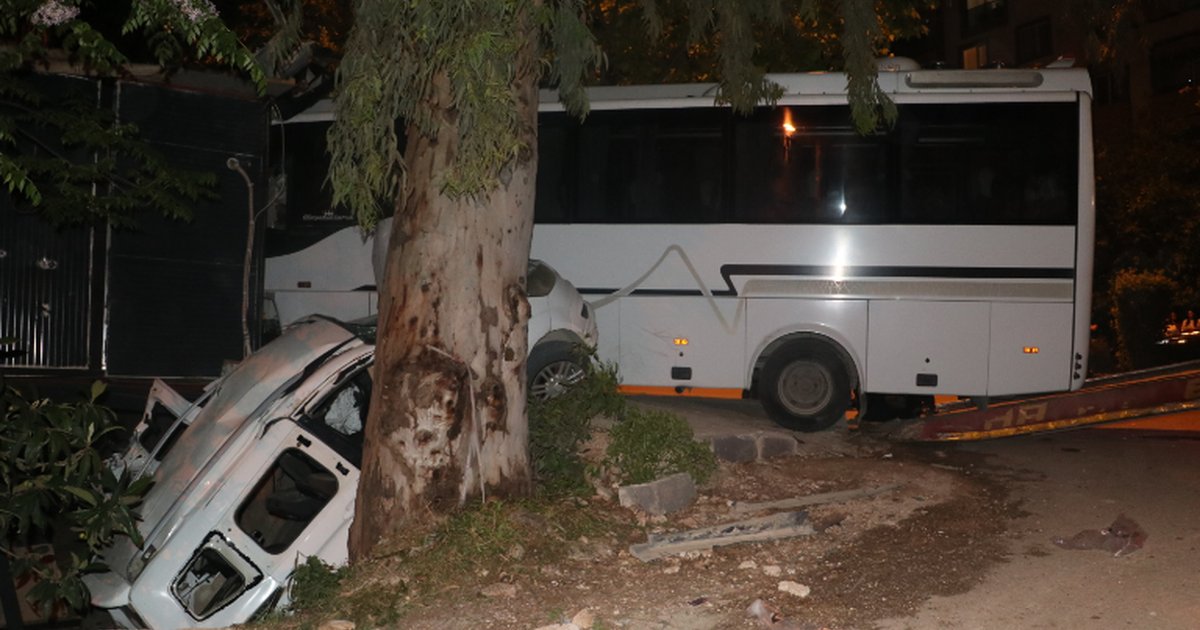 Hatay'da midibüs kazası: 2 kişi ağır yaralandı