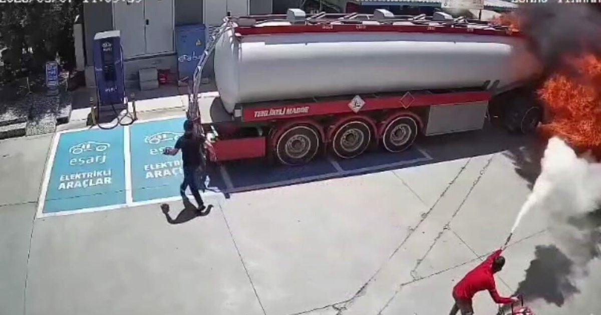 Fethiye'de Akaryakıt İstasyonunda Tanker Yangını