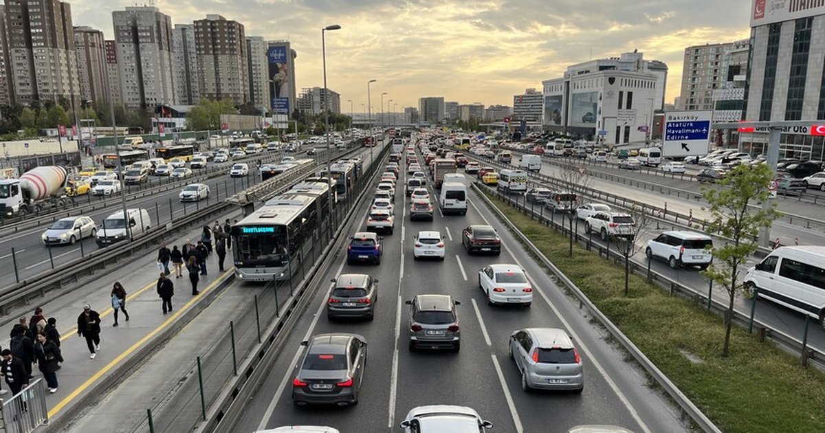 İstanbul'da Akşam Trafikte Yoğunluk Yüzde 80'e Çıktı