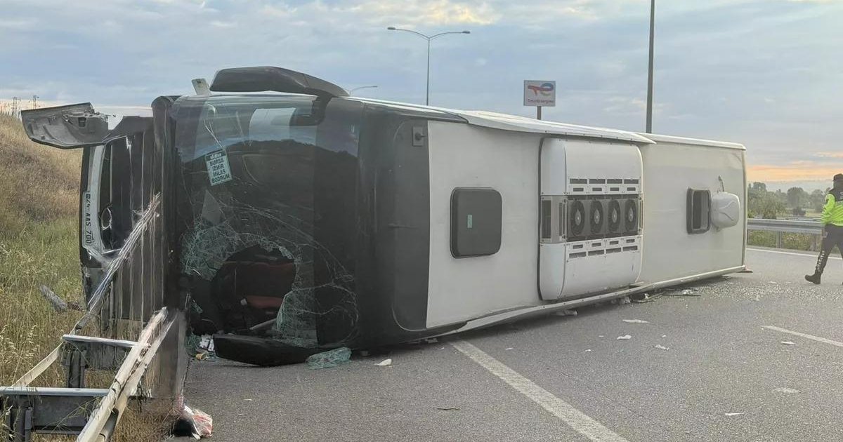 İstanbul-İzmir Otoyolu'nda otobüs devrildi: 25 yaralı