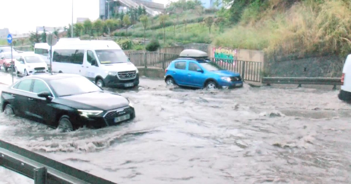 İstanbul'u Kuvvetli Sağanak Vurdu: Yollar ve Tüneller Sular Altında