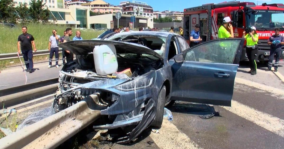 Çekmeköy'de feci kaza: Otomobil bariyere saplandı