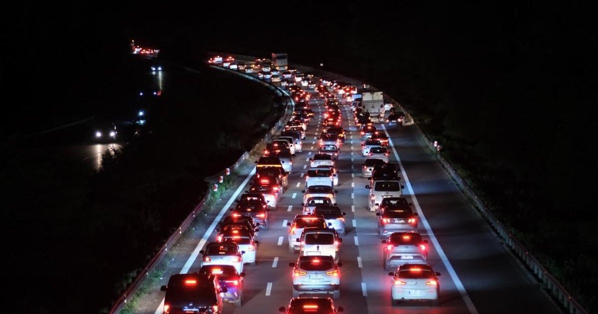 Dönüş çilesi! Trafik durma noktasına geldi