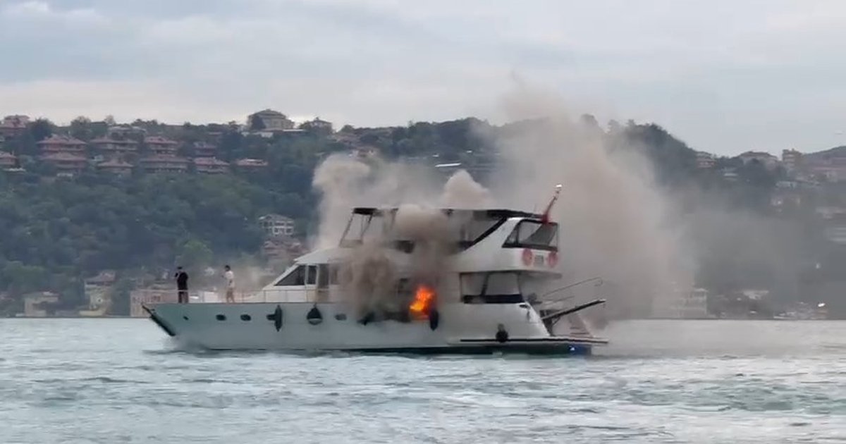 Bebek sahilinde tur teknesinde yangın