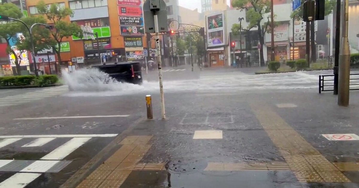 Tokyo'da Jangmi Tayfunu şiddetli yağış ve heyelana neden oldu