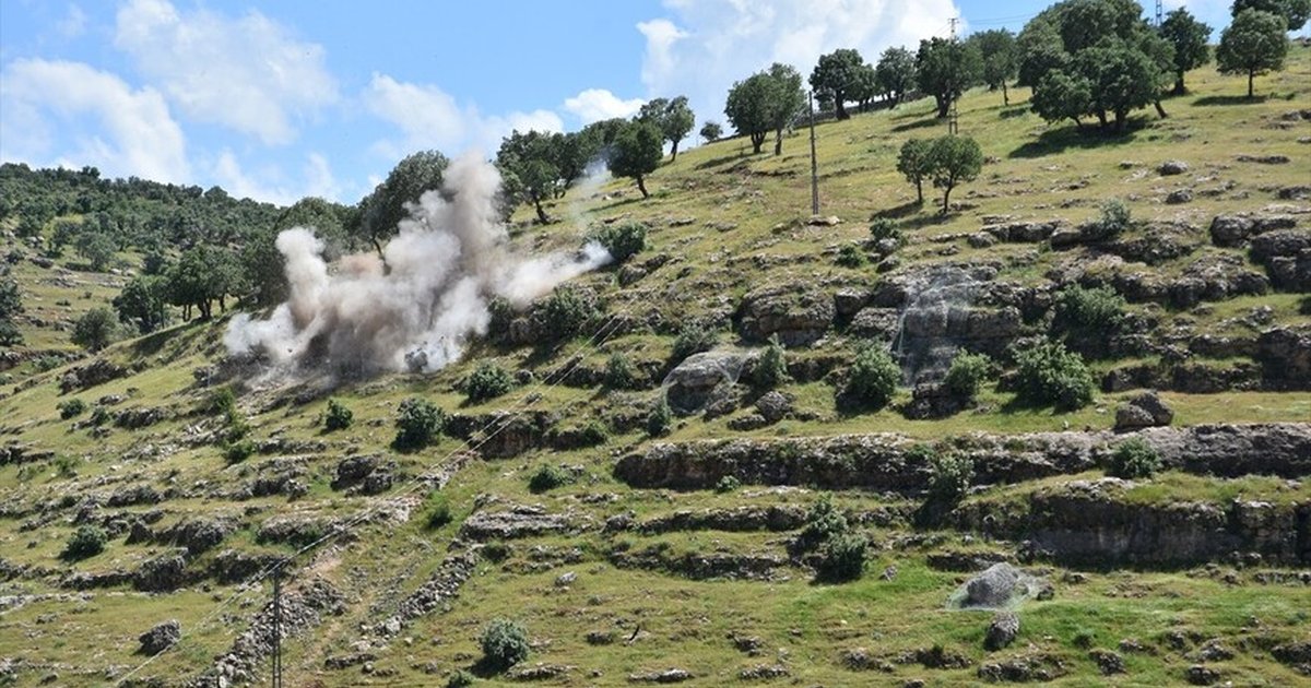 Şırnak'ta köy çevresi çelik ağlarla güvene kavuşturuluyor