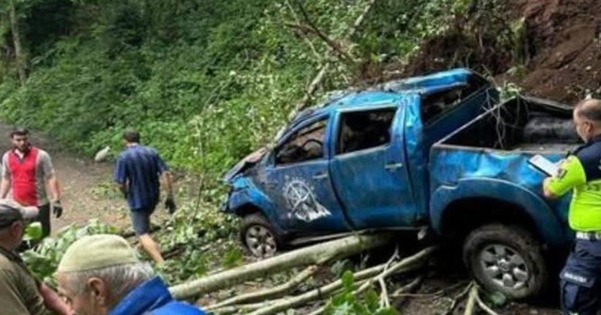 Rize'de kamyonet uçuruma yuvarlandı: 2 ölü