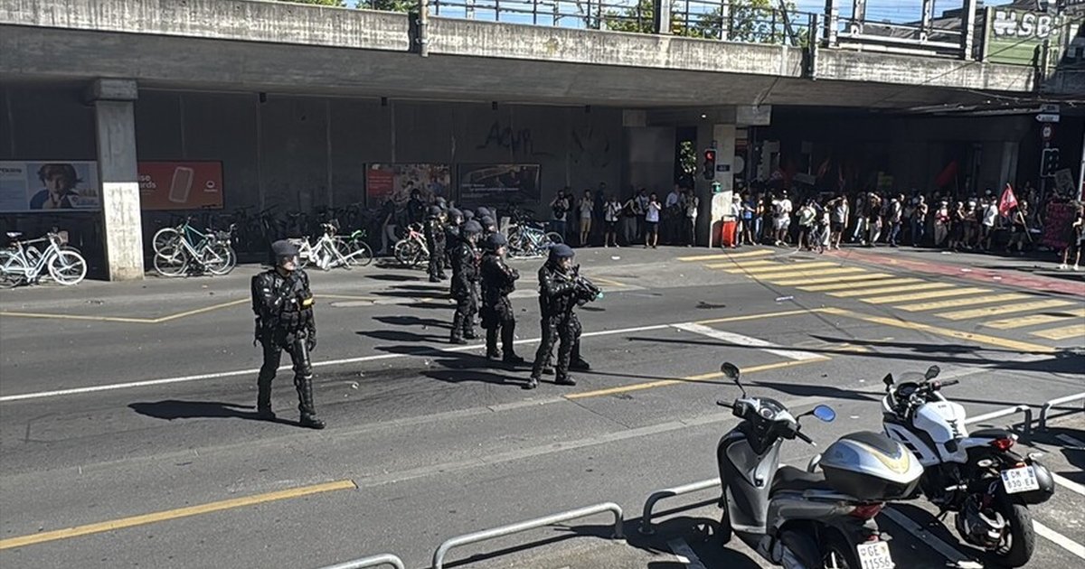 Cenevre'de G7 Zirvesi karşıtı eyleme polis müdahalesi