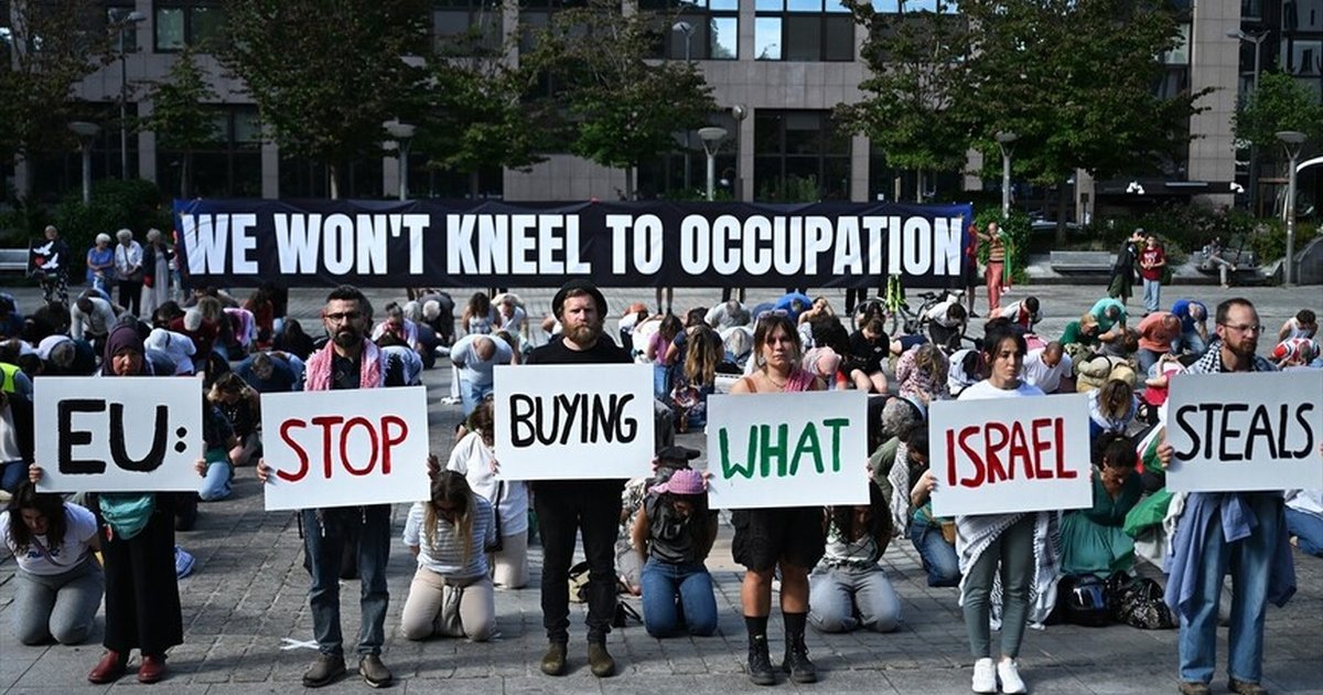 Küresel Sumud Filosu aktivistleri Brüksel'de AB'yi protesto etti
