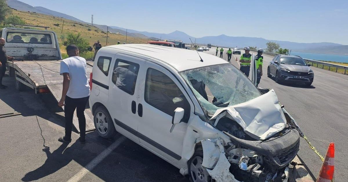 Van'da trafik kazası: 1 şehit, 5 yaralı