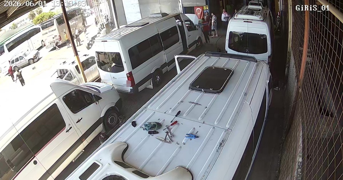 Antalya'da kontrolden çıkan araç 7 aracı perte çevirdi