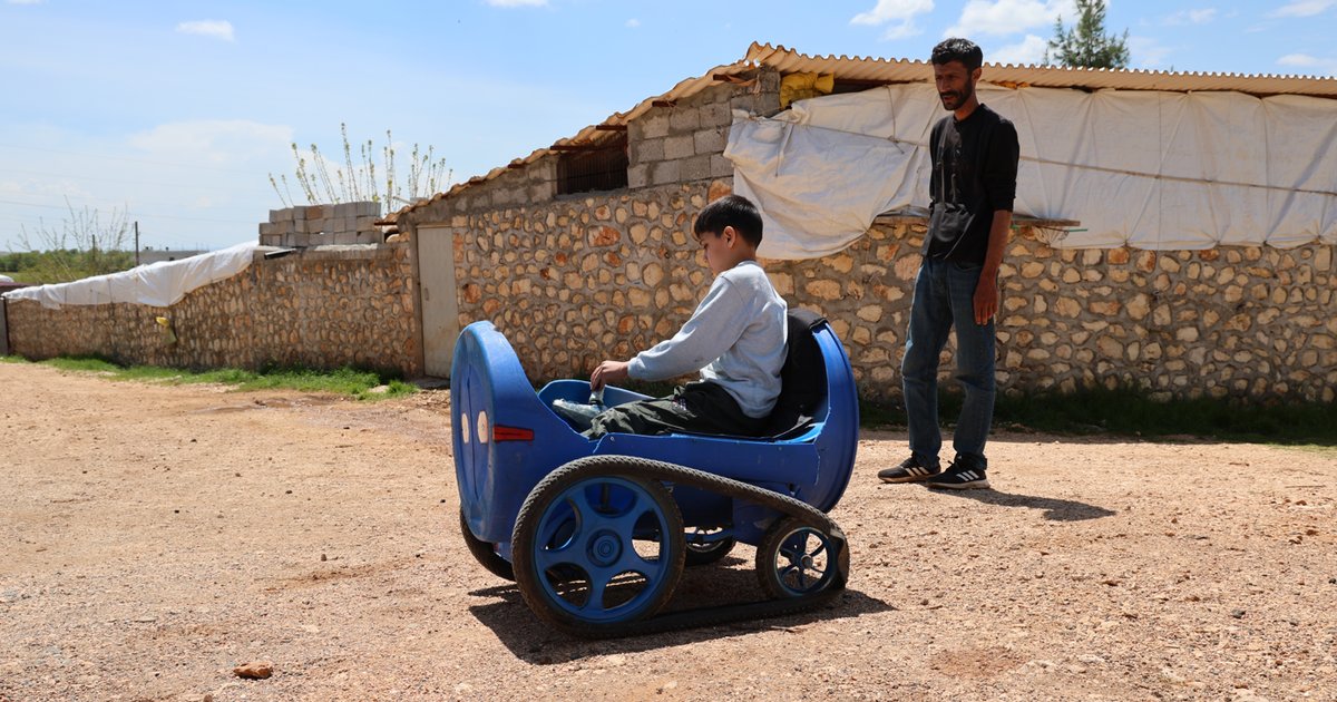 Diyarbakır'da engelli çocuğa özel akülü araba
