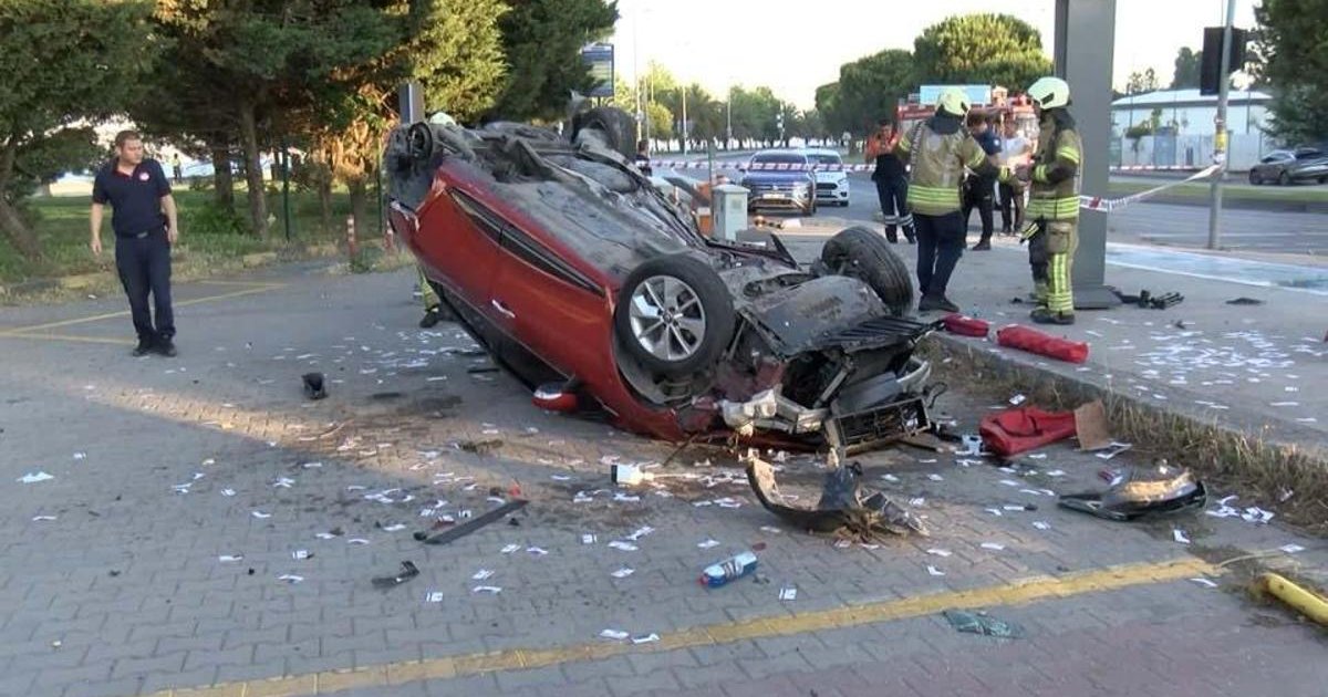 Kartal'da otomobil takla attı, sürücü otoparka savruldu