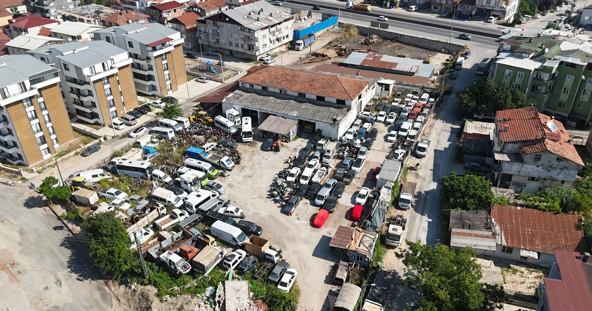 Kocaeli'de yüzlerce araç yediemin otoparkında çürüyor
